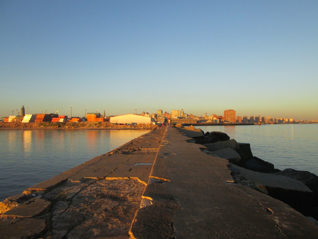Escollera, Montevideo